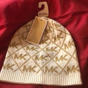 Michael Kors winter beanie brand new never worn !!